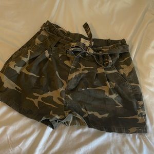 Paperbag Camo Shorts
